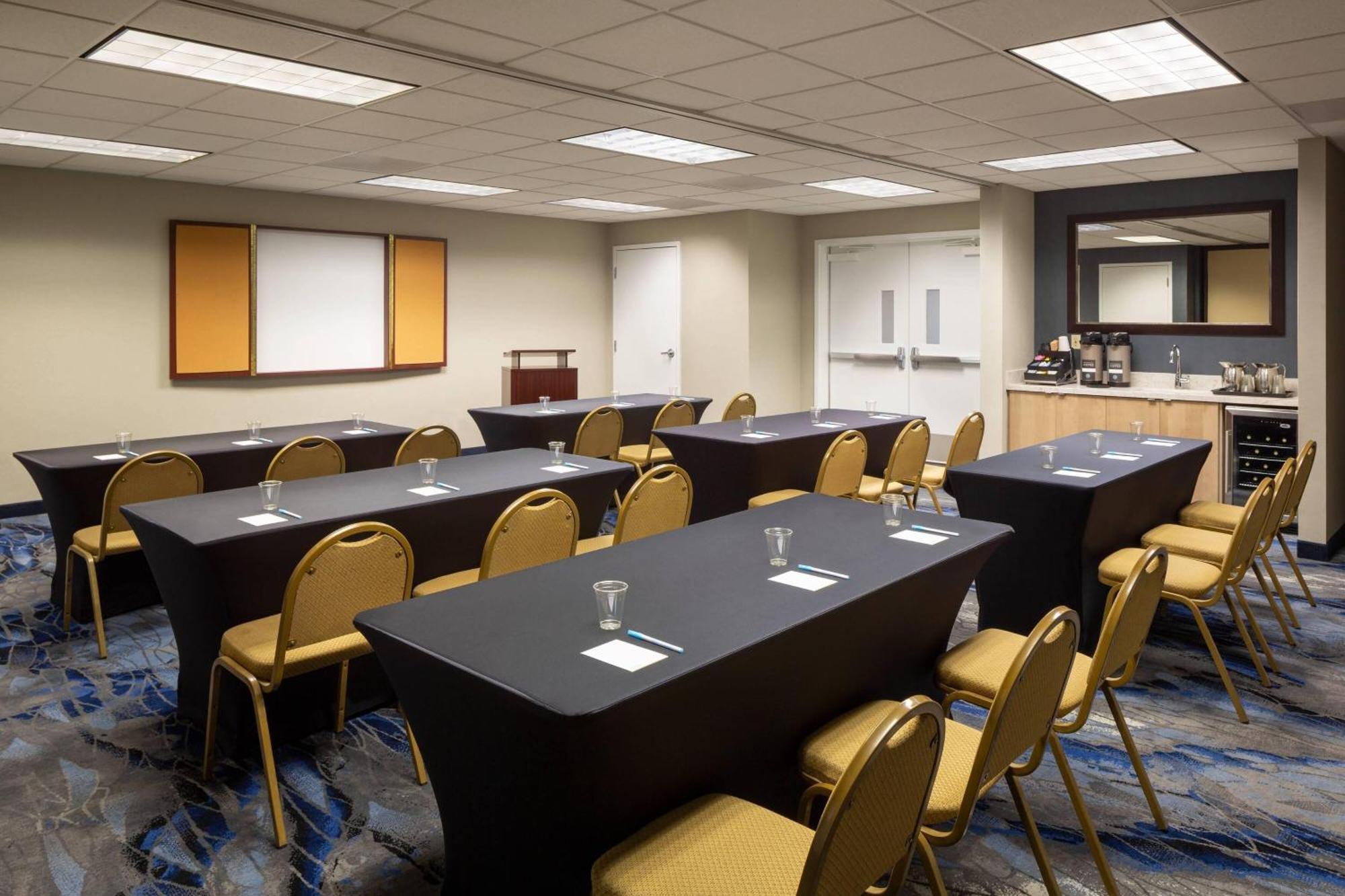 Fairfield And By Marriott American Canyon 3*