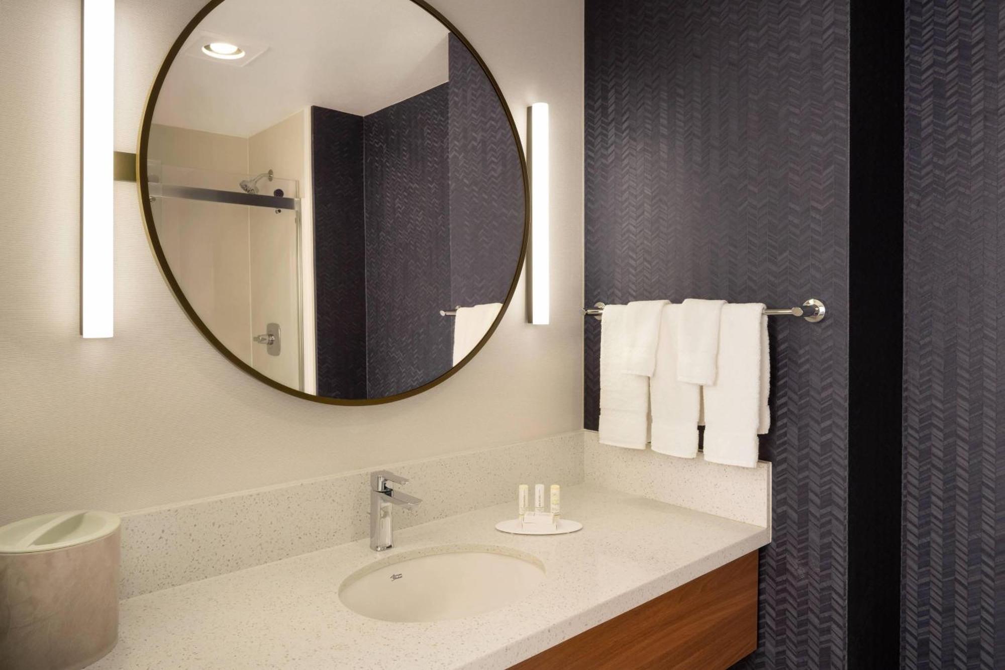 Fairfield And By Marriott American Canyon Hotel Napa