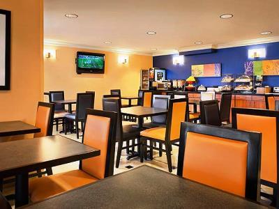 Hotel Fairfield And By Marriott American Canyon 3*